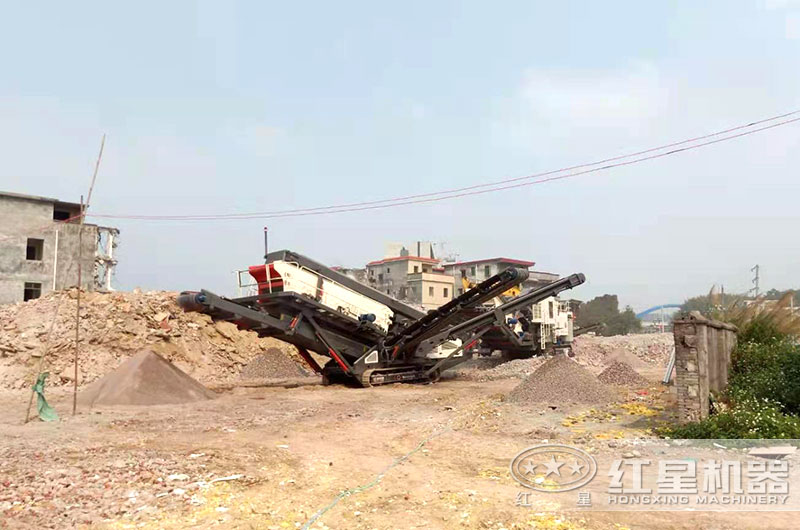 山東客戶移動鄂破機(jī)作業(yè)現(xiàn)場 山東客戶移動鄂破機(jī)作業(yè)現(xiàn)場